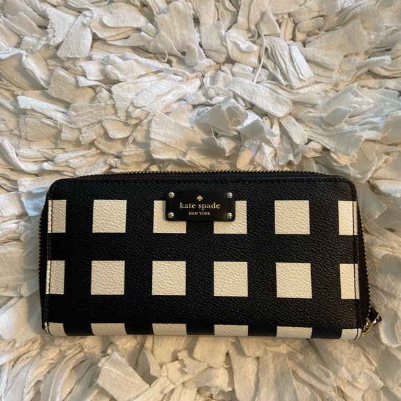 kate spade Accessories - Wallet, great condition used once